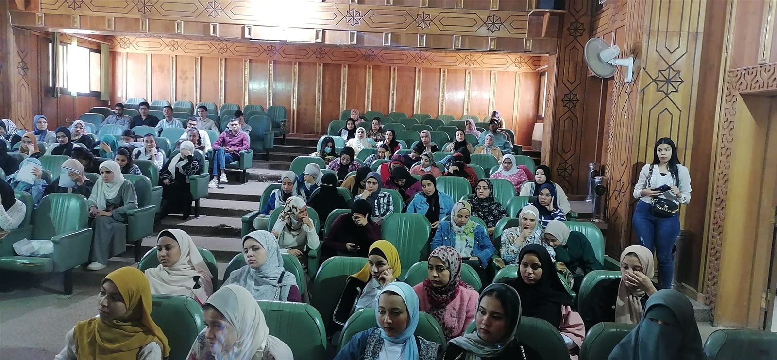 جانب من ضيوف الندوة