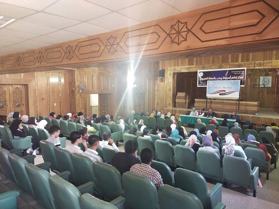 جانب من ضيوف الندوة