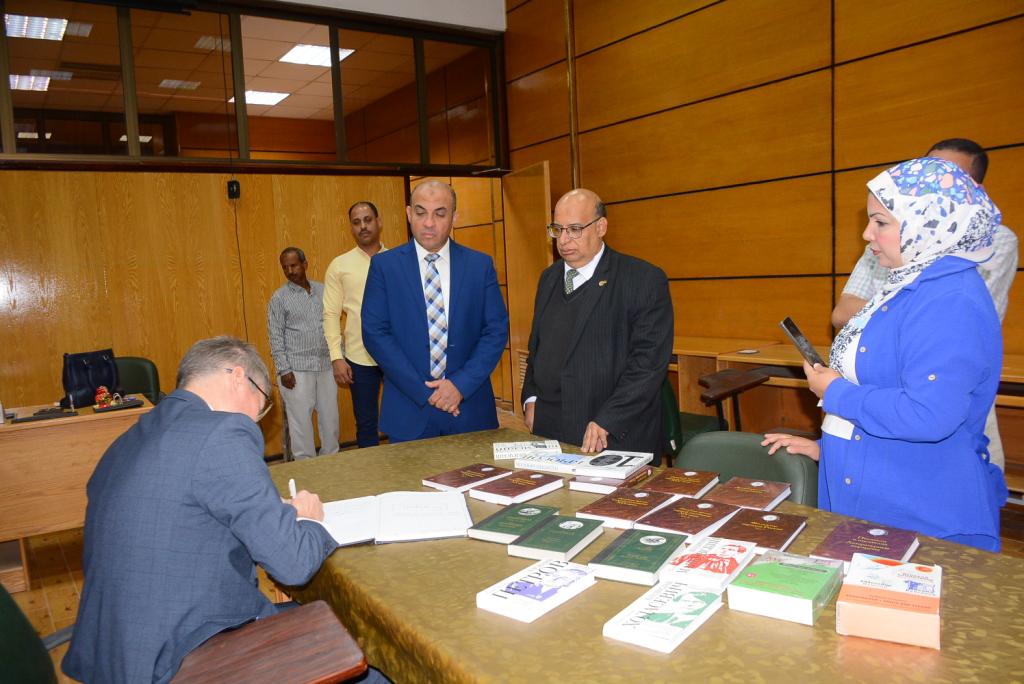 جانب من الزيارة