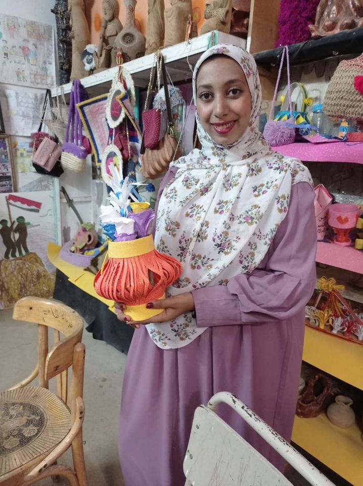 جانب من ورشة فنون تشكيلية لعمل تصميمات من الفوم