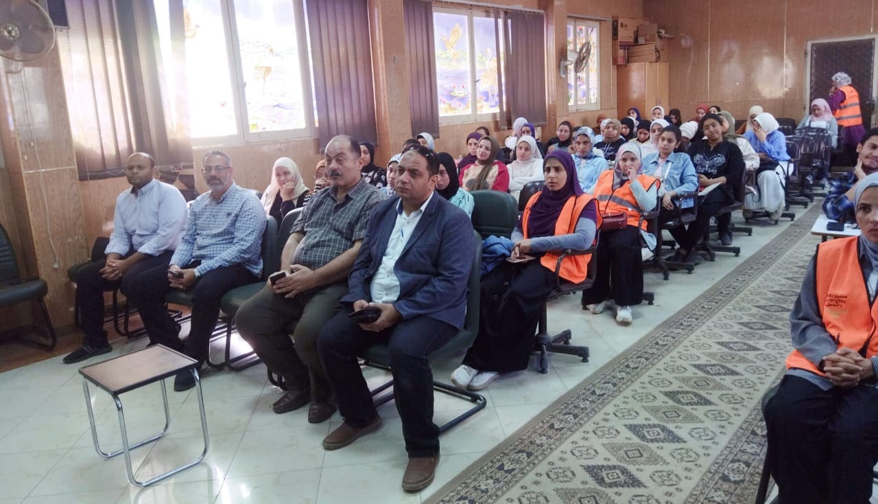 جانب من ضيوف الندوة