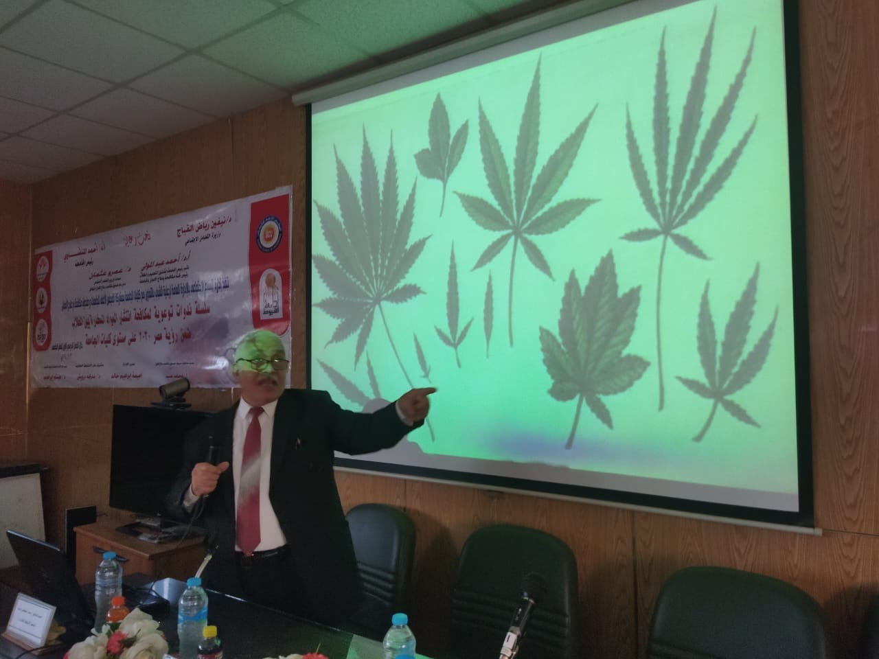 جانب من ضيوف الندوة