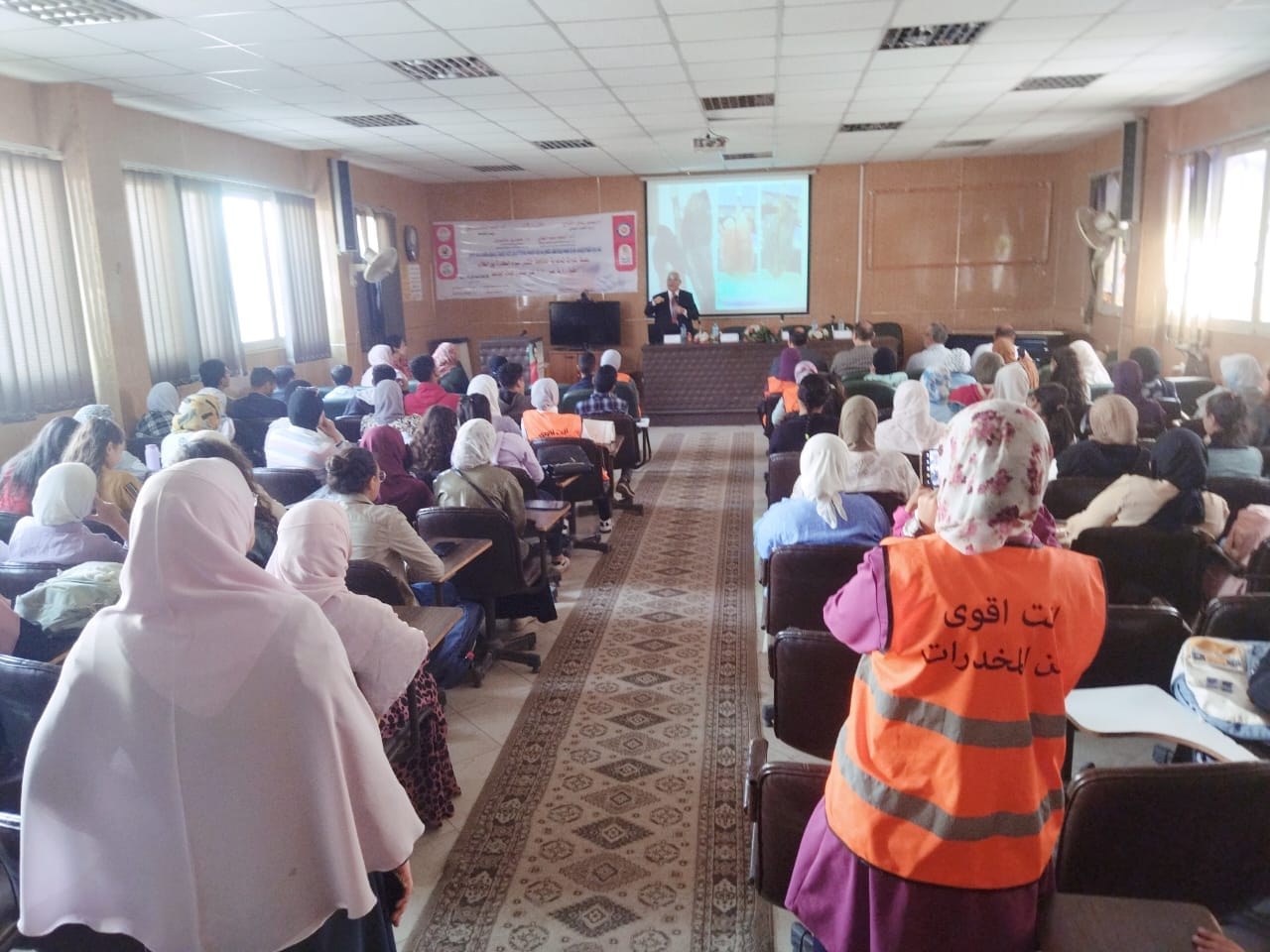 جانب من ضيوف الندوة