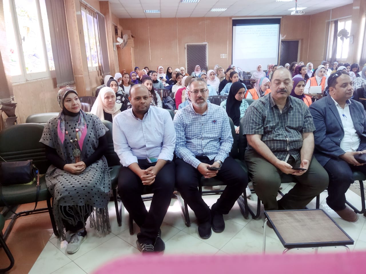 جانب من ضيوف الندوة