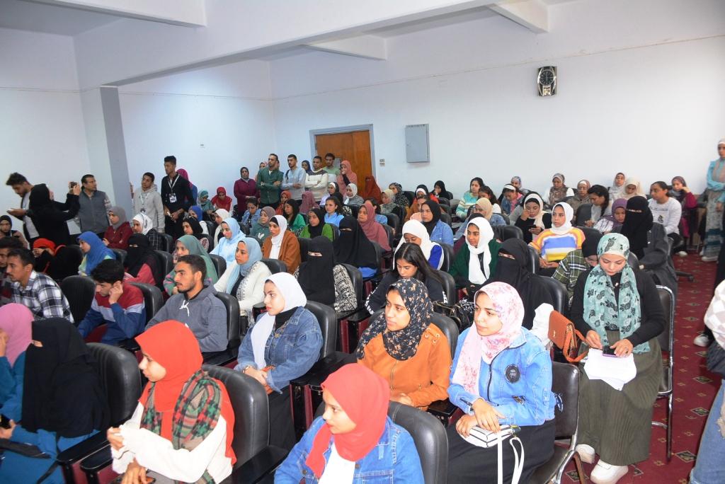 جانب من الندوة