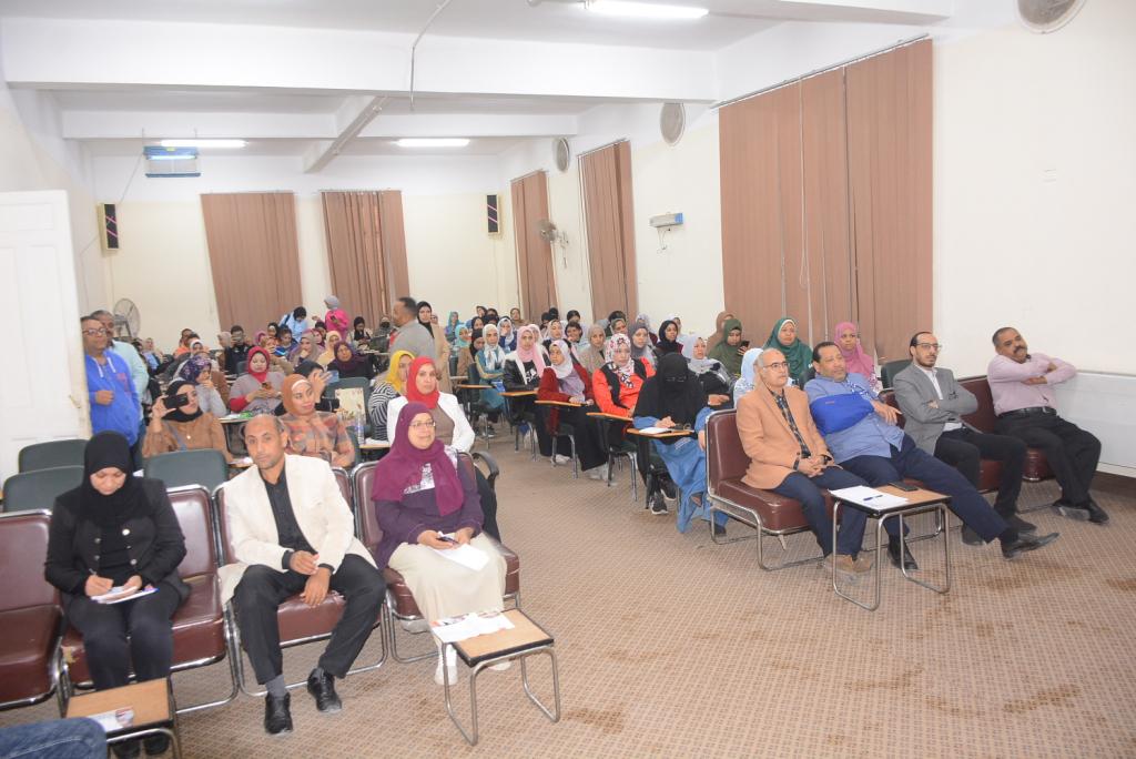 جانب من ضيوف الندوة