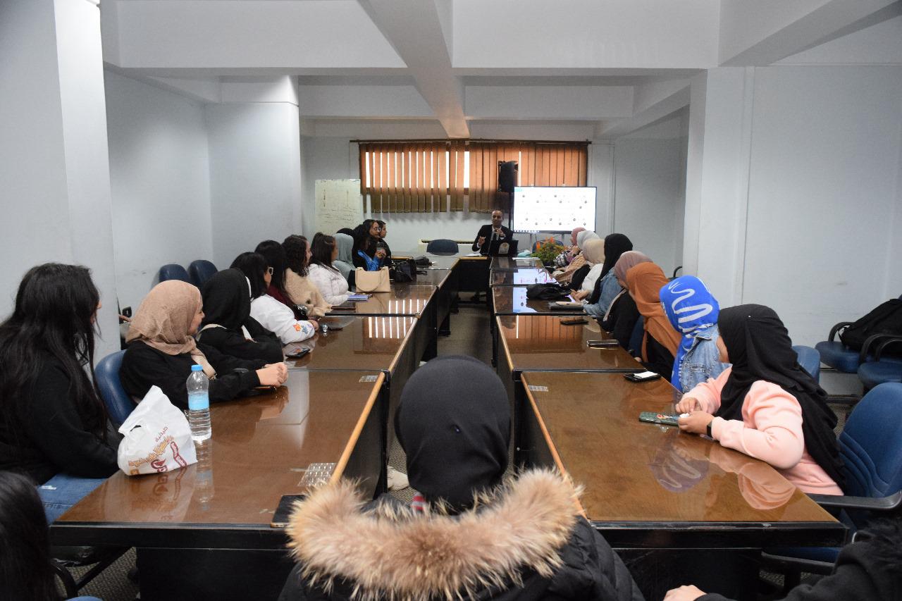 جانب من ضيوف الندوة