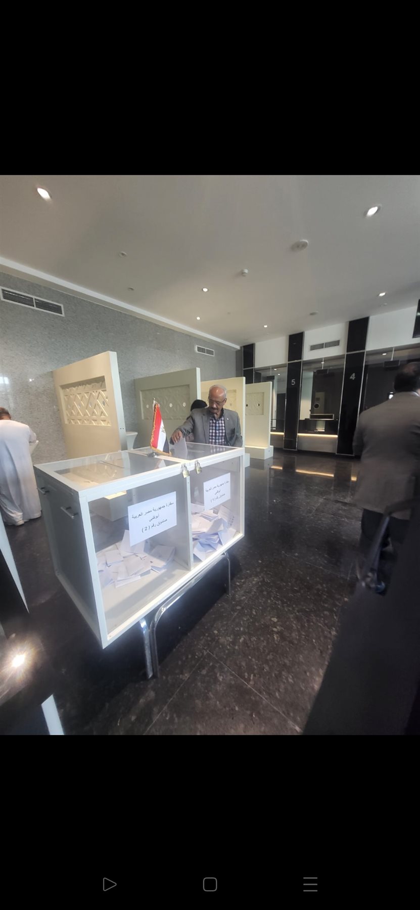 المصريون بقطر يدلون بأصواتهم في الانتخابات الرئاسية