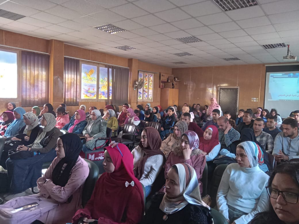 جانب من حضور الندوة