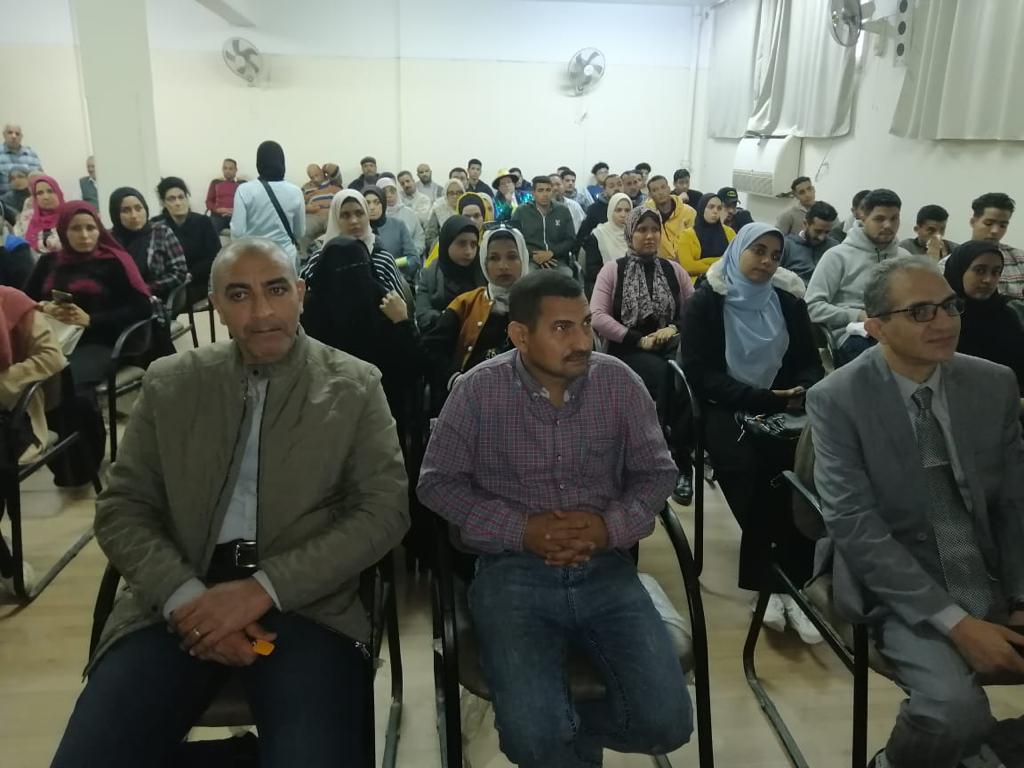 جانب من الندوة