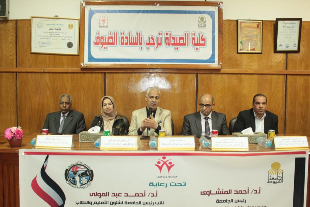 جانب من الندوة