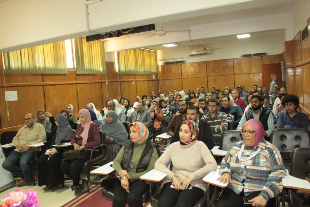 جانب من الندوة