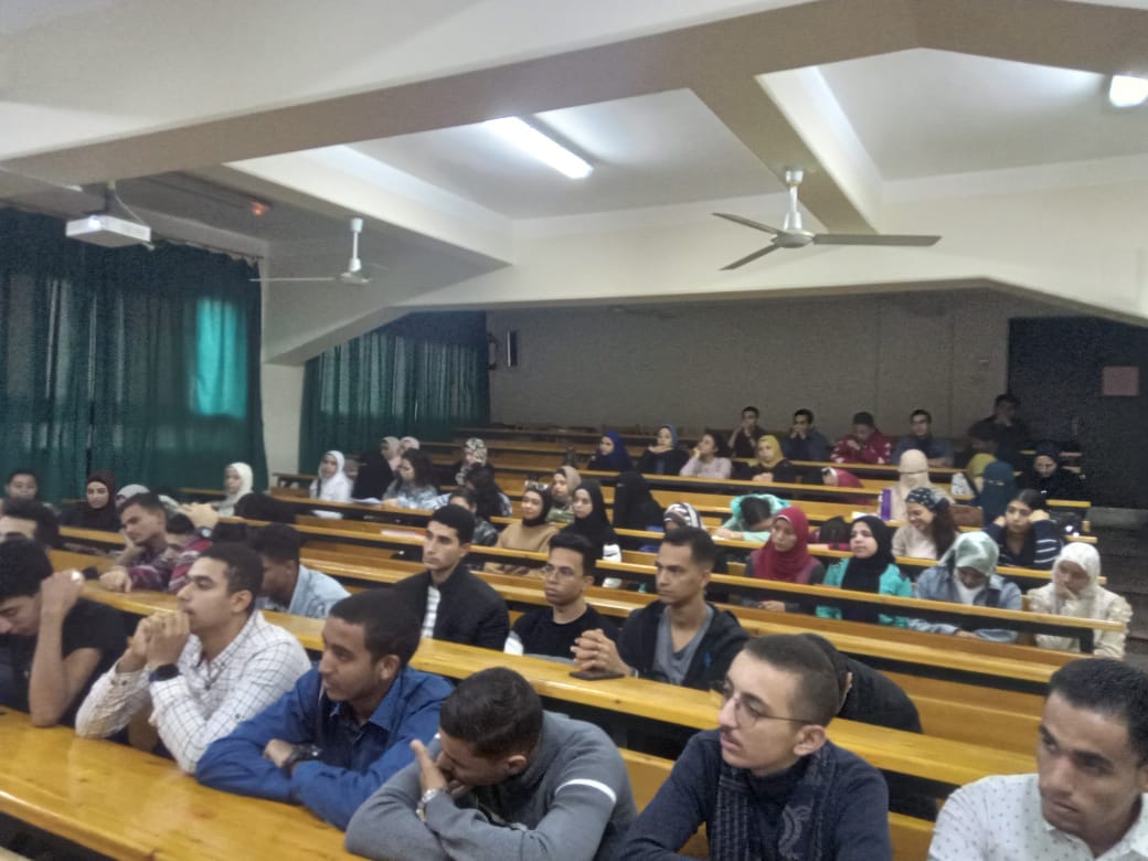 جانب من ضيوف الندوة