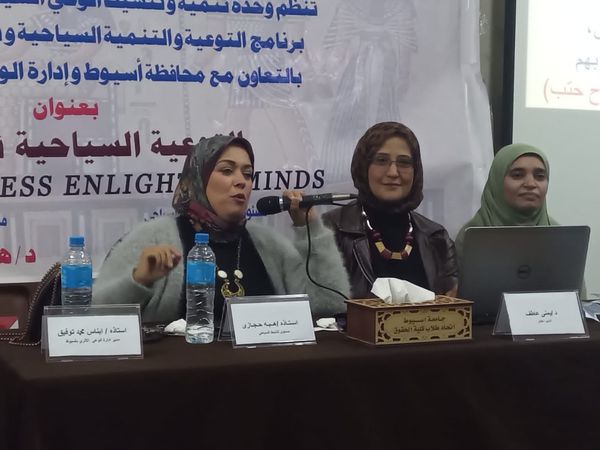 جانب من ضيوف الندوة