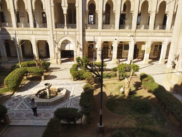 طلاب وطالبات تربية نوعية بأسيوط أثناء تشجيع السياحة