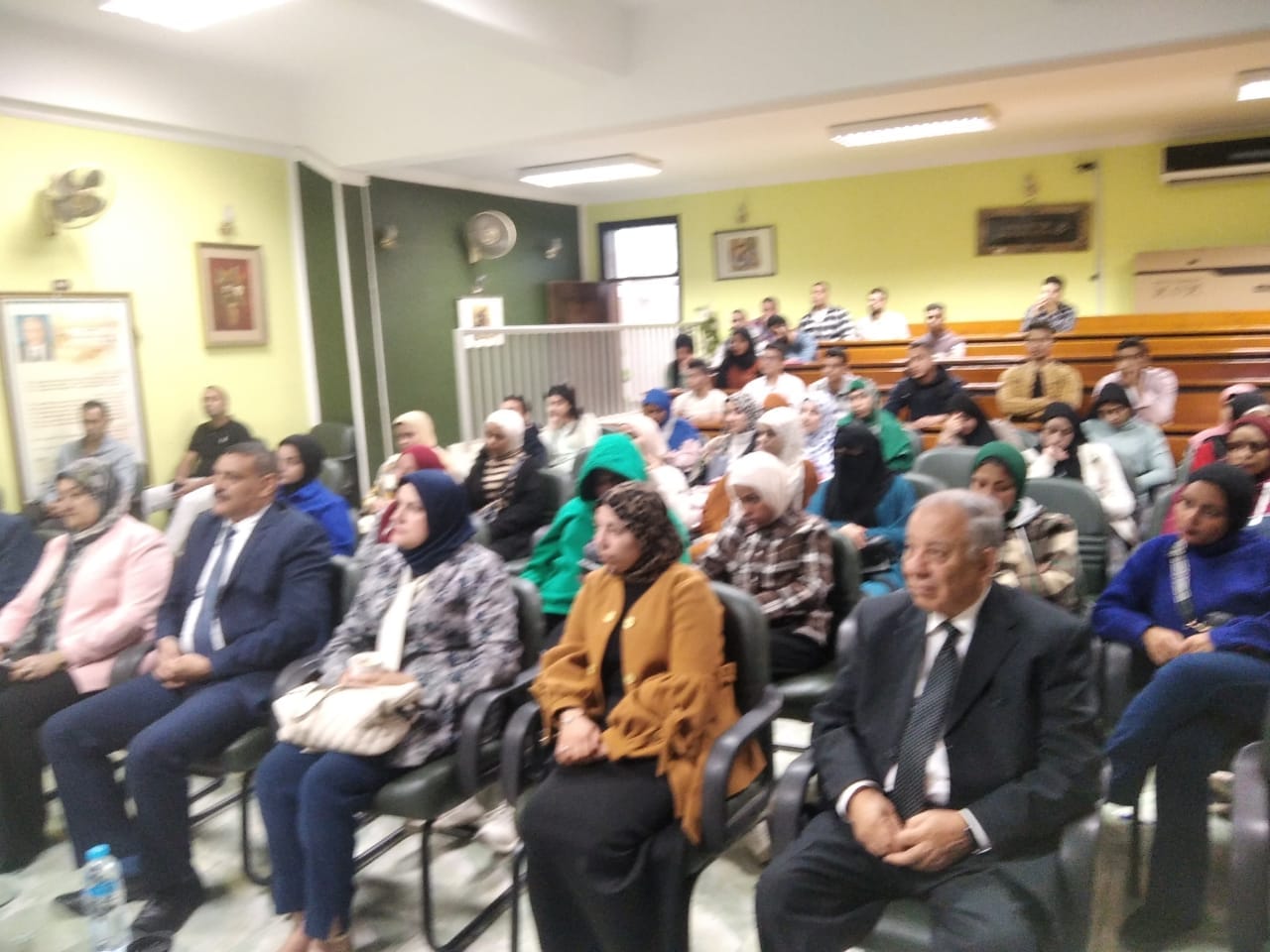 جانب من الندوات