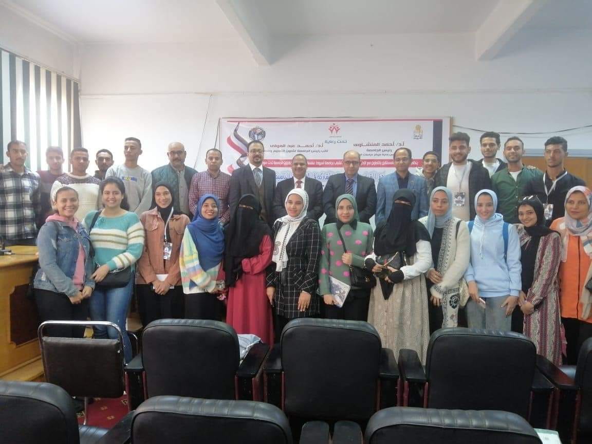 جانب من الندوات