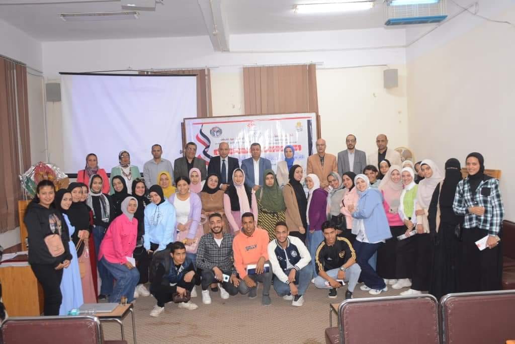 جانب من الندوات