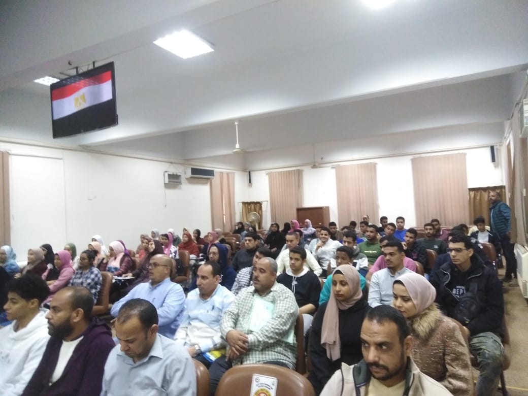 جانب من الندوات