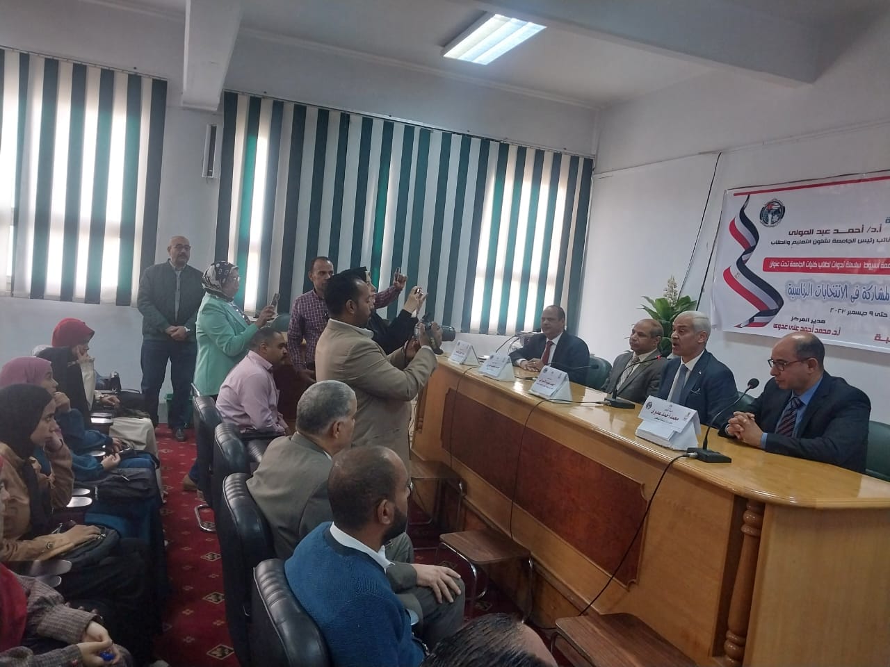 جانب من الندوات