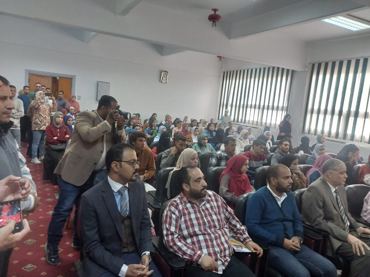 جانب من الندوات