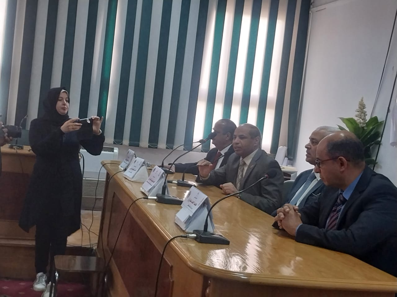 جانب من الندوات