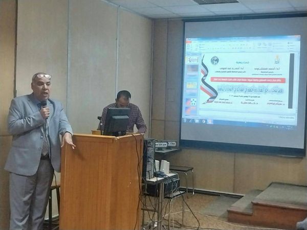 جانب من الندوة