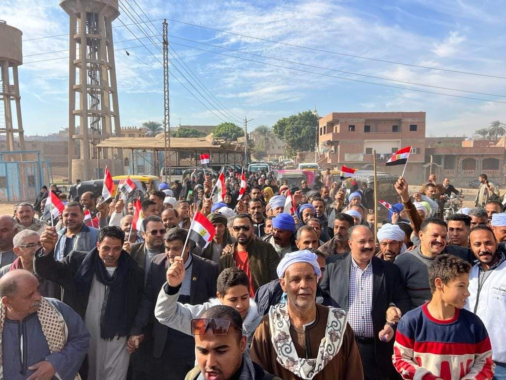 حشود المواطنين بأسيوط