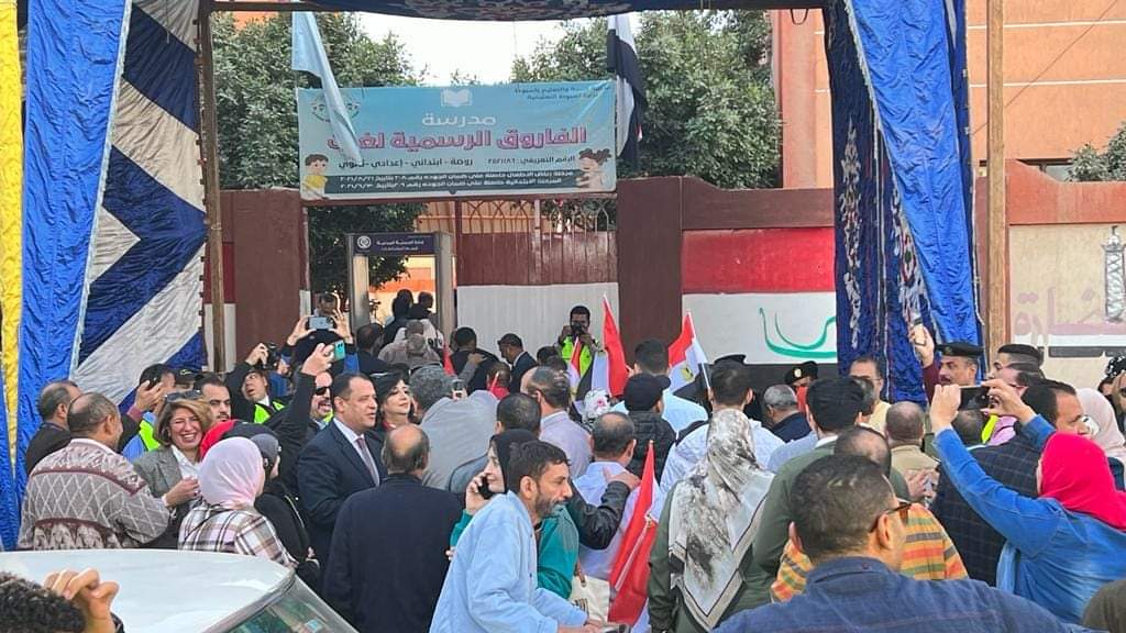 حشود المواطنين بأسيوط