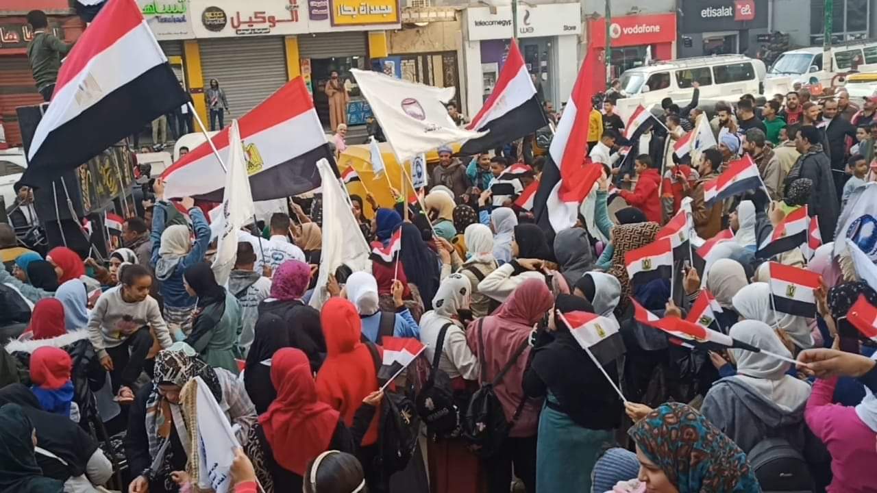 حشود المواطنين بأسيوط