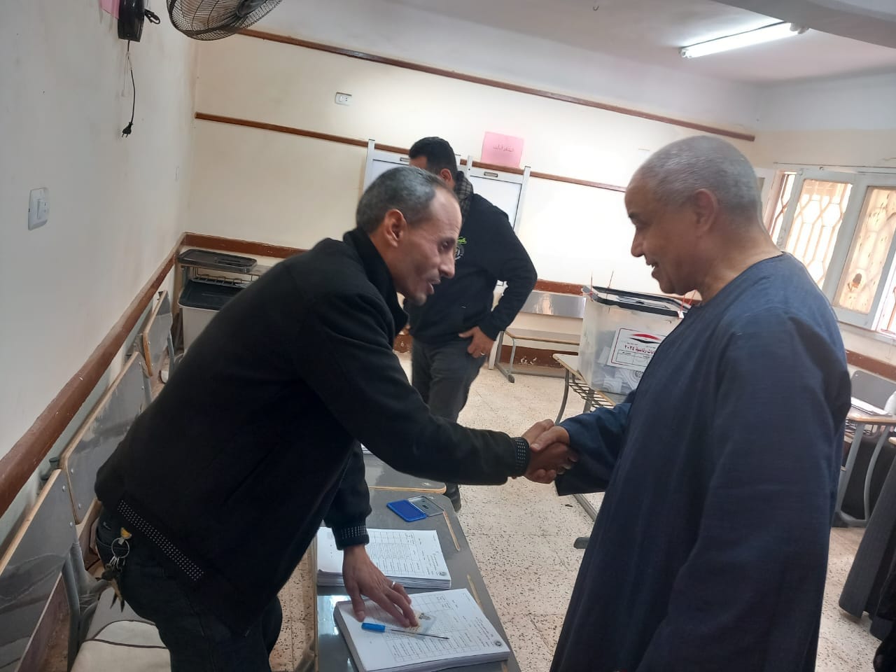 حشود غفيرة من المواطنين