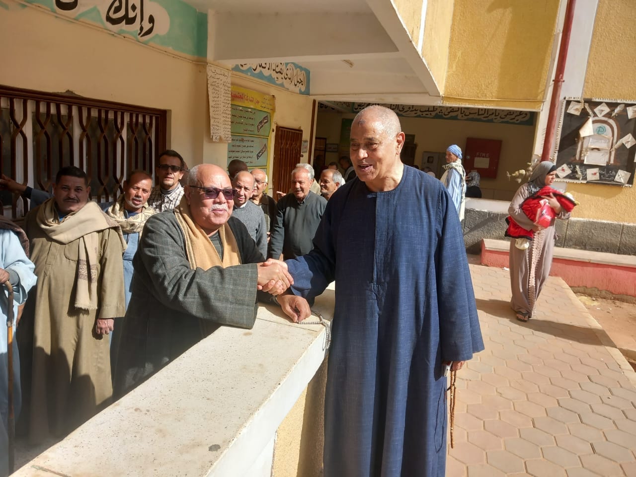 حشود غفيرة من المواطنين