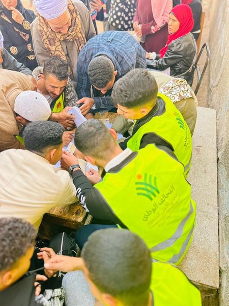 شباب أسيوط يشارك في العملية الانتخابية