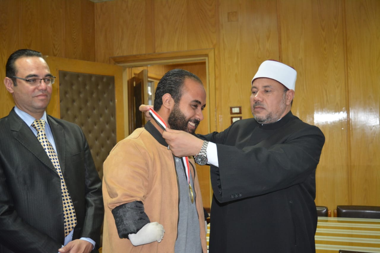 تكريم طلاب جامعة الأزهر بأسيوط ذوي الهمم
