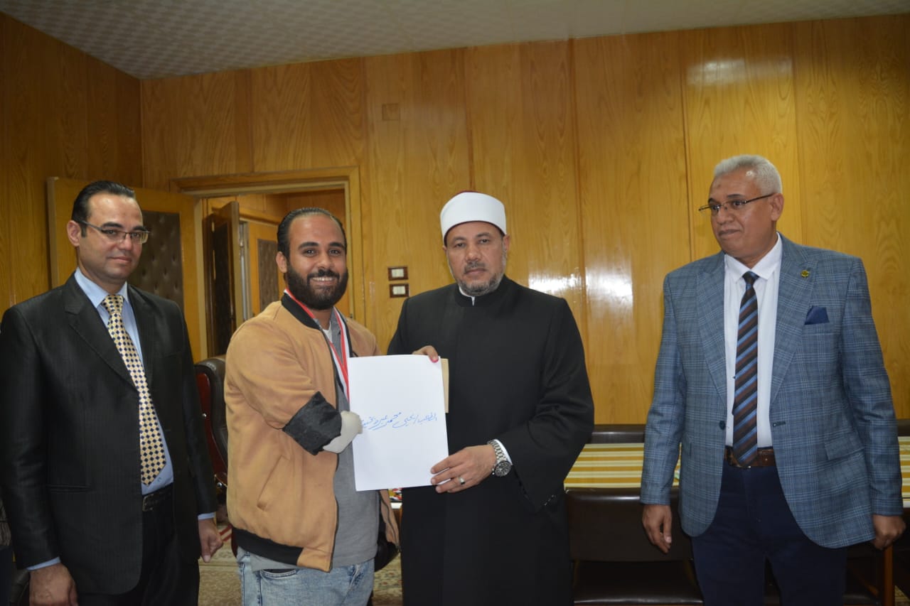 تكريم طلاب جامعة الأزهر بأسيوط ذوي الهمم