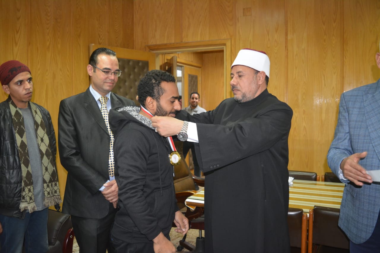 تكريم طلاب جامعة الأزهر بأسيوط ذوي الهمم