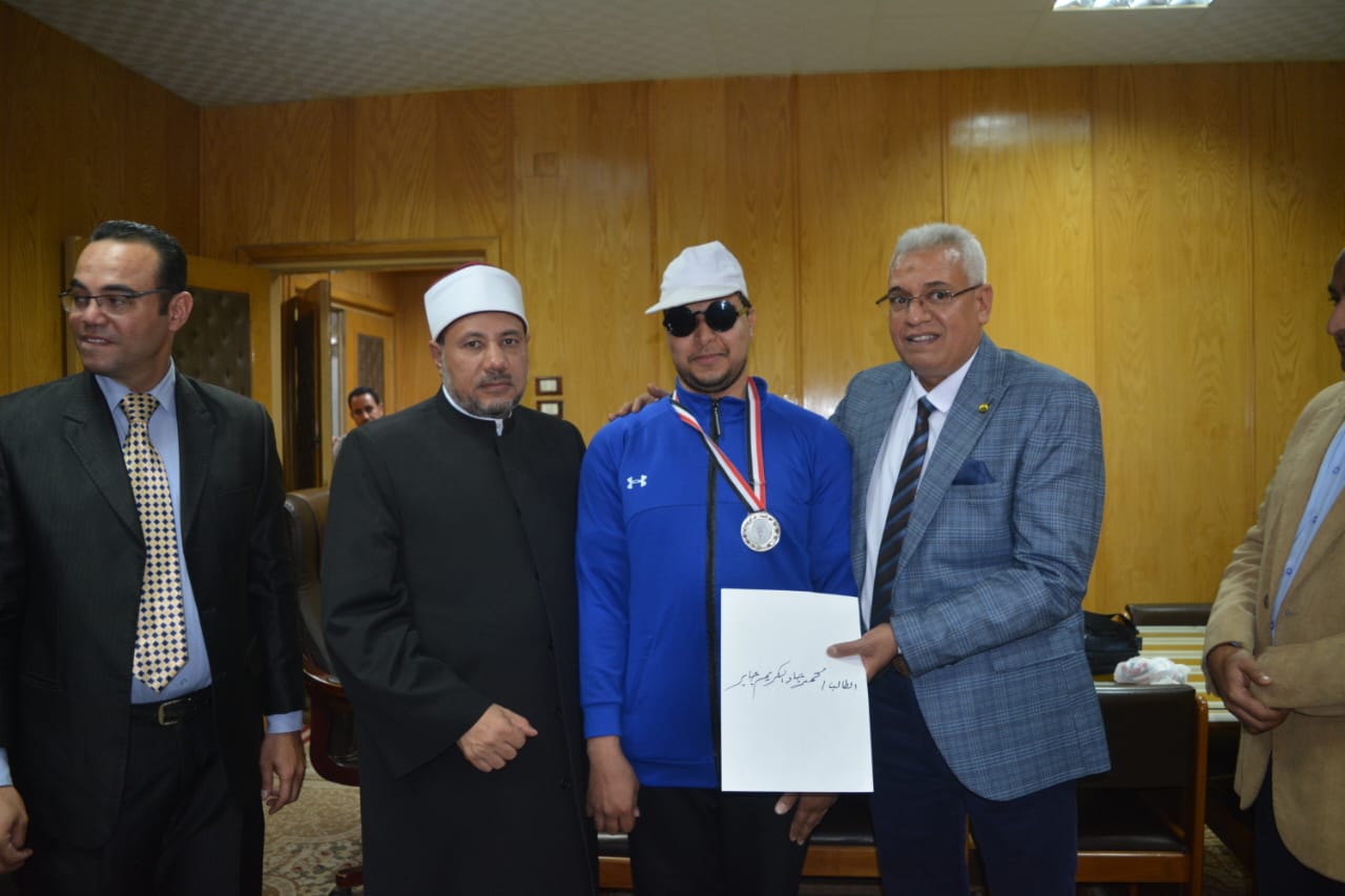 تكريم طلاب جامعة الأزهر بأسيوط ذوي الهمم
