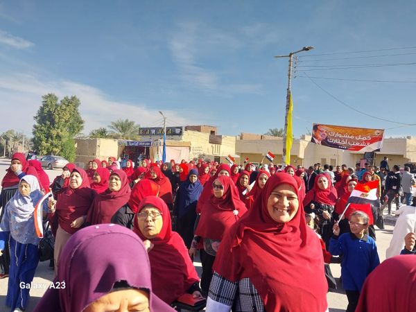 حشود للعاملين بقطاع تعليم الوادي الجديد