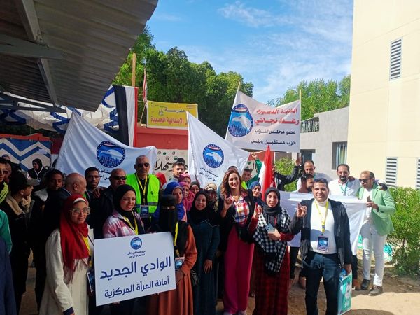 حشود للعاملين بقطاع تعليم الوادي الجديد