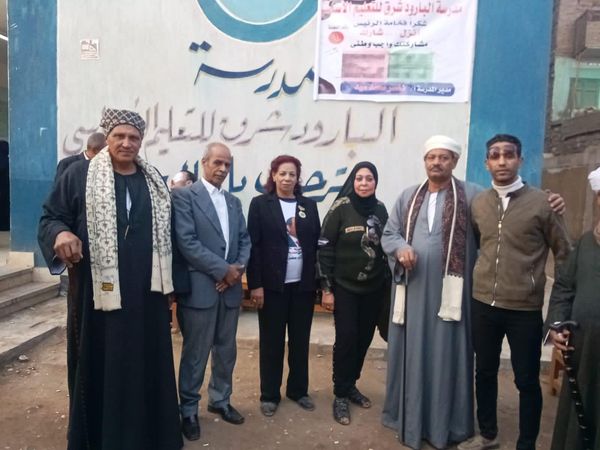 أهالي قرية البارود شرق