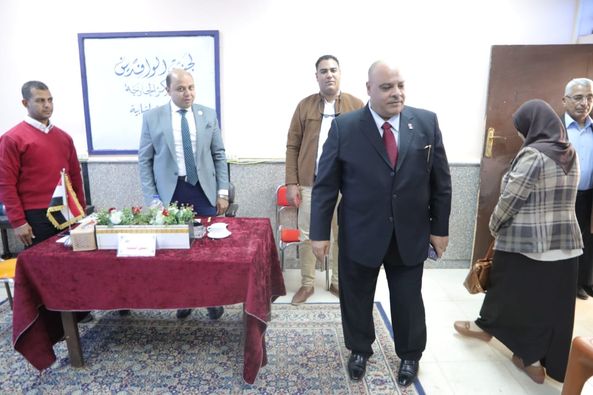 وكيل التعليم بالوادي الجديد يدلي بصوتة