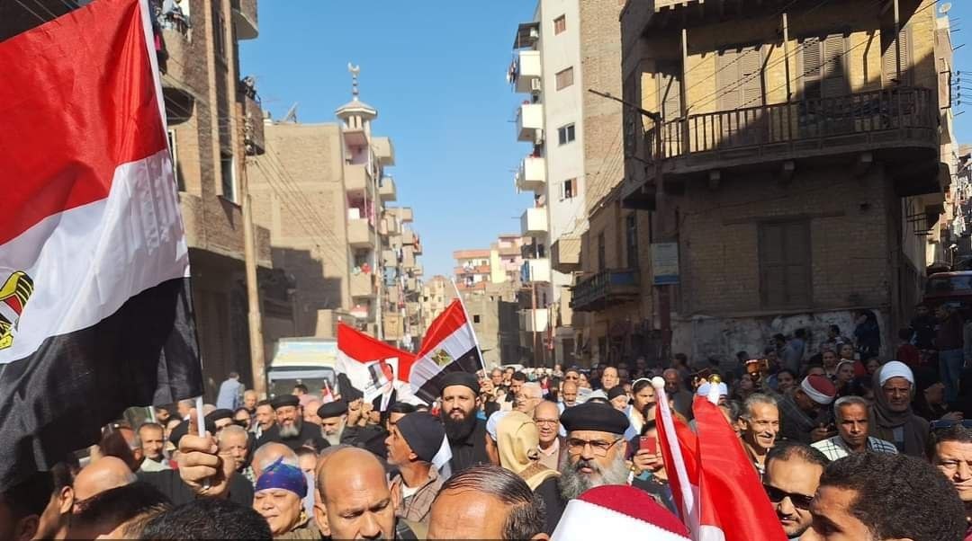 الأنبا يؤانس مطران الكنيسة الأرثوذكسية بأسيوط حشدًا جماهيريًا لدعم المشاركة الشعبية