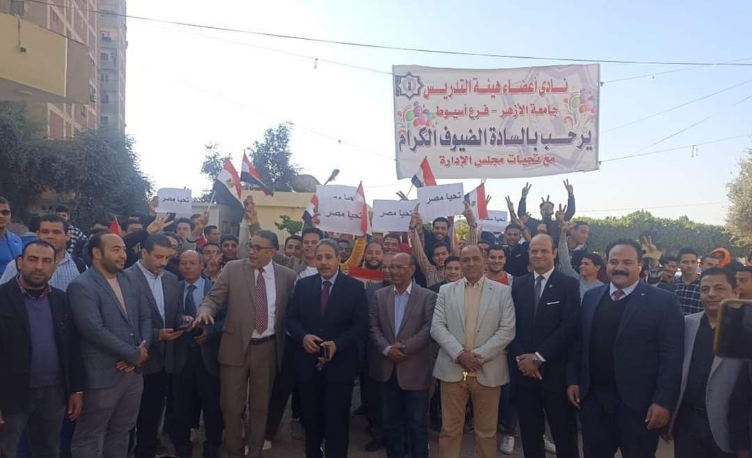 الأنبا يؤانس مطران الكنيسة الأرثوذكسية بأسيوط حشدًا جماهيريًا لدعم المشاركة الشعبية