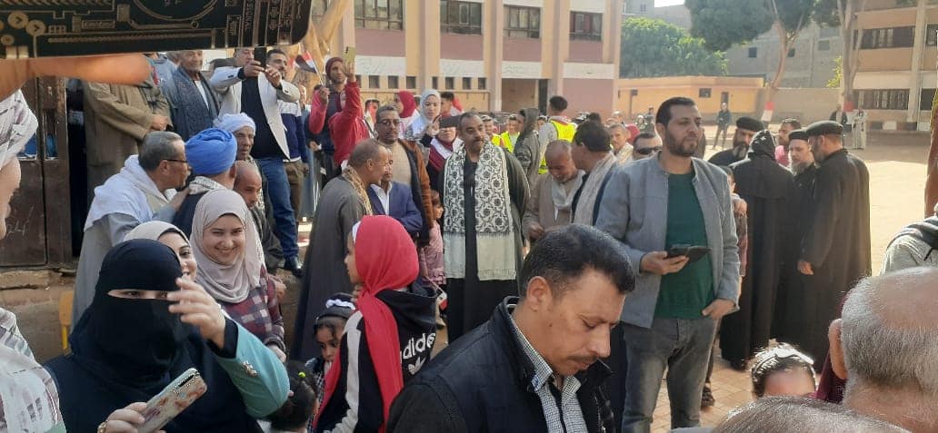 الأنبا يؤانس مطران الكنيسة الأرثوذكسية بأسيوط حشدًا جماهيريًا لدعم المشاركة الشعبية