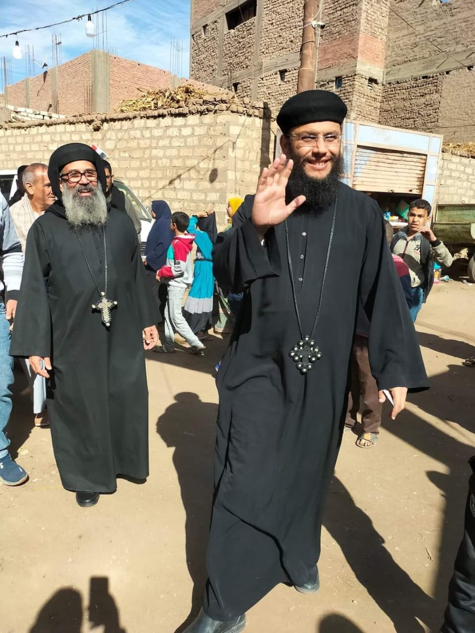 الأنبا يؤانس مطران الكنيسة الأرثوذكسية بأسيوط حشدًا جماهيريًا لدعم المشاركة الشعبية