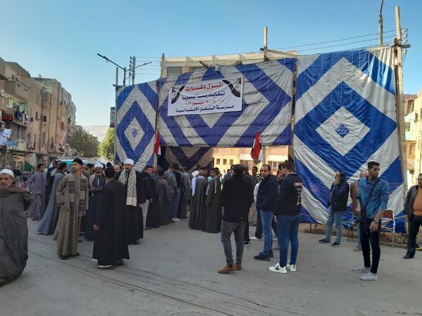 حشود غفيرة من المواطنين