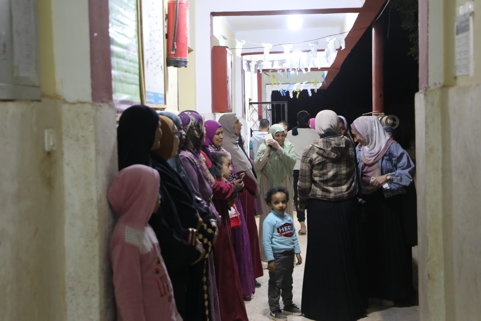 حشود غفيرة من المواطنين