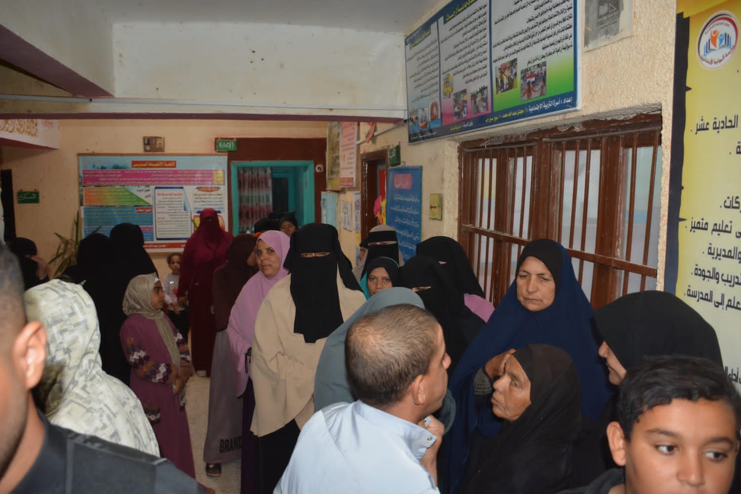 حشود غفيرة من المواطنين