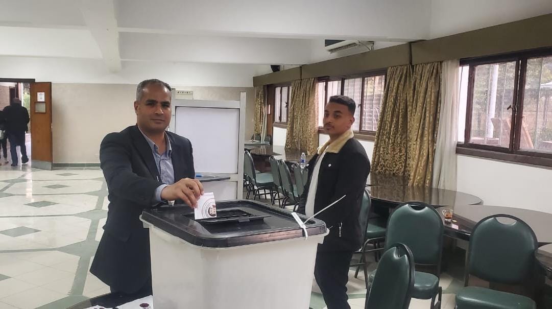 المهندس عمرو عبدالعال نائب محافظ أسيوط يؤدي واجبه الوطني