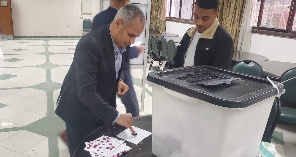 المهندس عمرو عبدالعال نائب محافظ أسيوط يؤدي واجبه الوطني